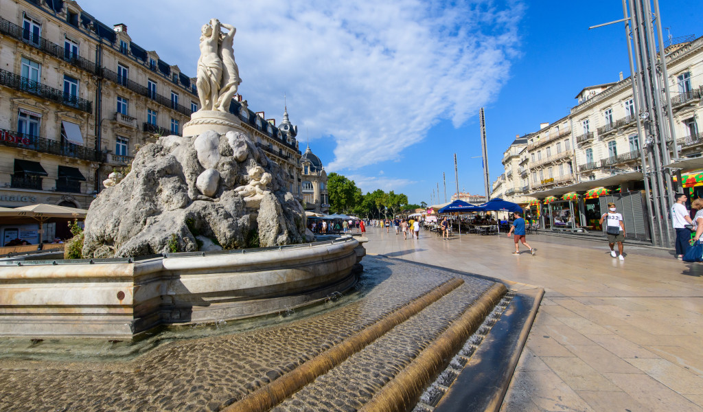 les trois grâces place la comédie